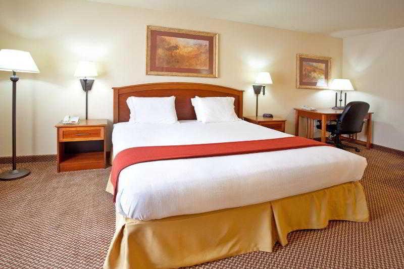 Holiday Inn Express Hotel & Suites Cedar City, An Ihg Hotel Екстер'єр фото