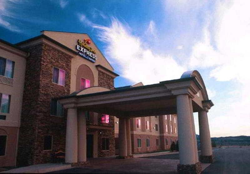 Holiday Inn Express Hotel & Suites Cedar City, An Ihg Hotel Екстер'єр фото